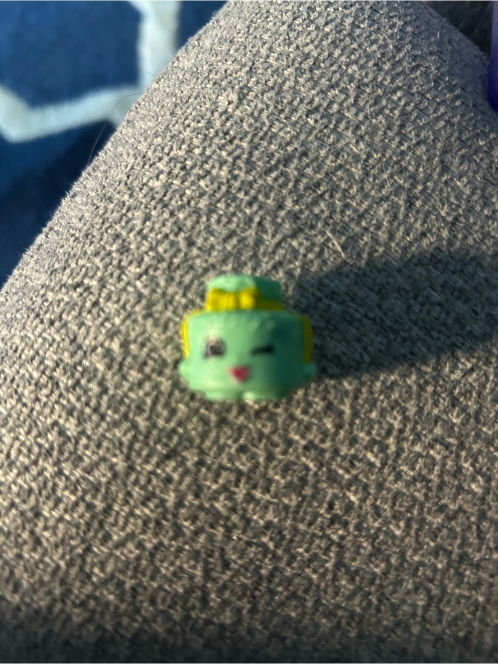 Sprinkle Lee Cake, a collectible figure from the Shopkins Season 5